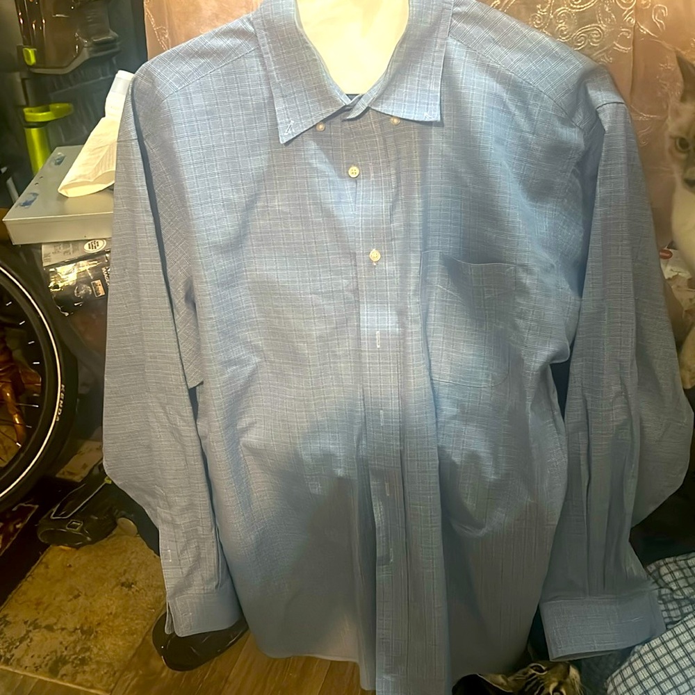 Jos. A. Bank men’s long sleeve button up shirt size XL blue & white